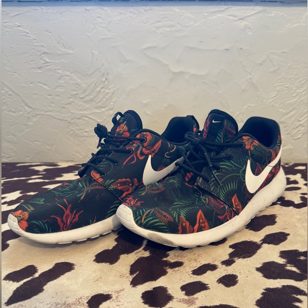 Nike Rosche - image 1